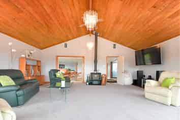 2 Kauri Drive, Sandspit