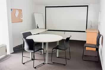 724.1m2 Warehouse with large yard for lease