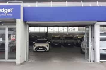 724.1m2 Warehouse with large yard for lease