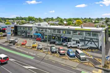 High Profile Refurbished Modern Retail/Office