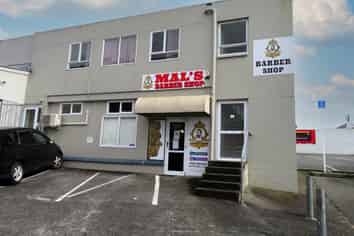 AFFORDABLE 32M² RETAIL/OFFICE