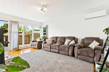 17 Brookfield Road, Te Atatu Peninsula