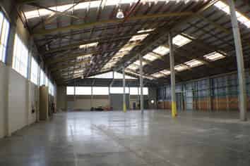 2,025m2 High Stud W/House plus Offices