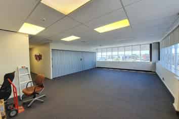 BRIGHT OFFICE SPACE WITH PLENTY OF NATURAL LIGHT