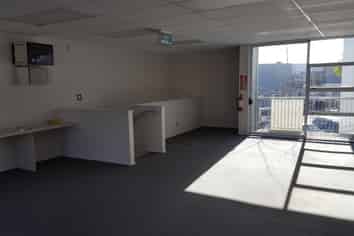 MODERN COMMERCIAL UNIT IN NEWPARK BUSINESS PARK