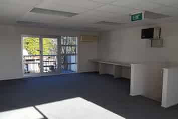 MODERN COMMERCIAL UNIT IN NEWPARK BUSINESS PARK