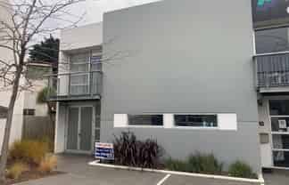 MODERN COMMERCIAL UNIT IN NEWPARK BUSINESS PARK