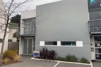 MODERN COMMERCIAL UNIT IN NEWPARK BUSINESS PARK