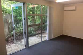 MODERN COMMERCIAL UNIT IN NEWPARK BUSINESS PARK