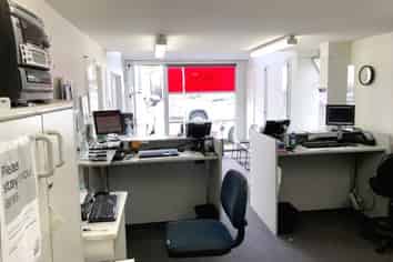 Office / Warehouse Close to Airport