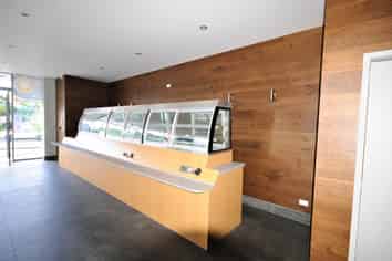 Excellent Exposure / Cafe Premises