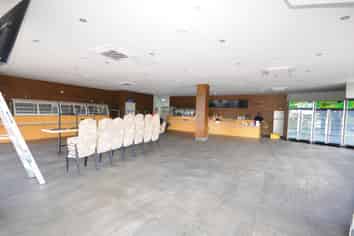 Excellent Exposure / Cafe Premises