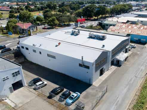 Investment opportunity - global brand as tenant