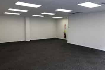 Modern Showroom/Office With On-Site Car Parking