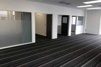 Modern Showroom/Office With On-Site Car Parking