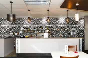 High yielding multi tenanted investment