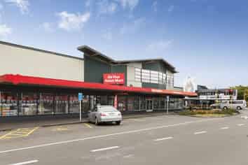 High yielding multi tenanted investment