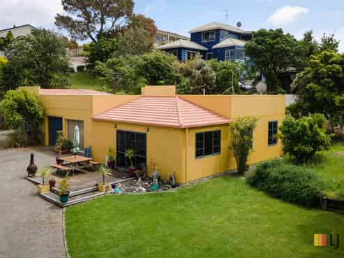 25 Pohutukawa Drive, Athenree