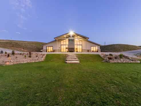 211 McArthur Road, Alexandra