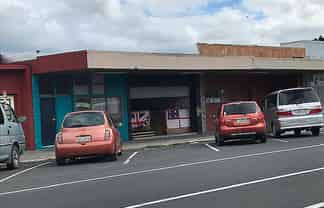 Commercial Building with Great Exposure