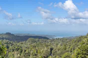 442 Scenic Drive, Waiatarua