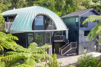 442 Scenic Drive, Waiatarua