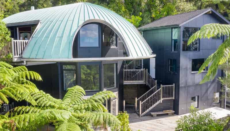 442 Scenic Drive, Waiatarua