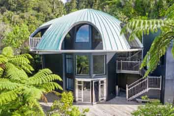 442 Scenic Drive, Waiatarua