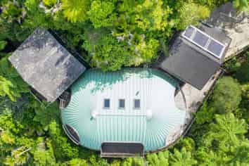 442 Scenic Drive, Waiatarua