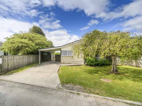 82 Geraldine Crescent, Cloverlea