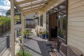 6 Stratford Drive, Cable Bay