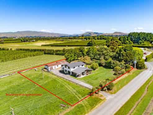 1458 Southland Road, Longlands