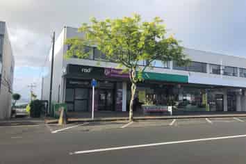 PERFECT BIRKENHEAD RETAIL SHOP - LESS THAN $715 PW