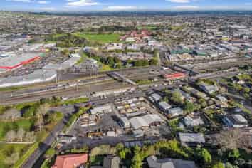 LARGE YARD AND BUILDINGS - LEASE ALL OR PART