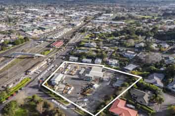 LARGE YARD AND BUILDINGS - LEASE ALL OR PART