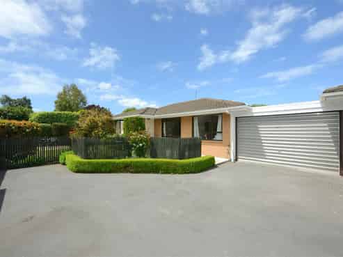 2/58 Ambleside Drive, Burnside