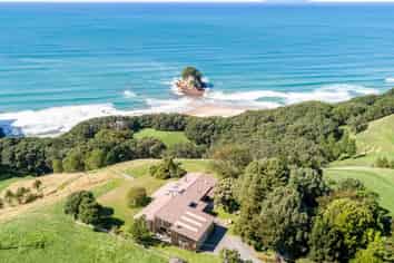 162B Whitipirorua Road, Whangamata
