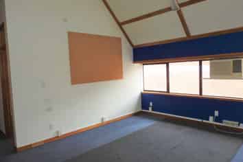 A freehold office on Broadway Avenue