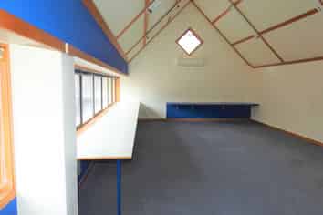 A freehold office on Broadway Avenue