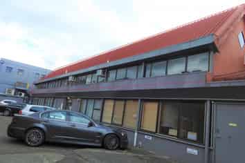 A freehold office on Broadway Avenue