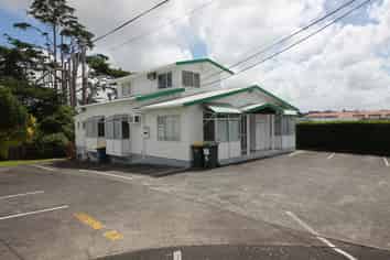 Glen Eden Attractive Self Contained