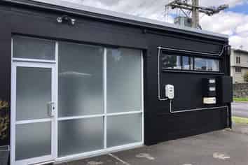 Retail or Office – Quiet Royal Oak Space