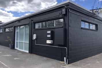 Retail or Office – Quiet Royal Oak Space