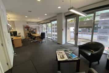 High profile office / retail investment