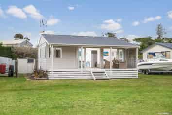 C3/535 Grahams Beach Road, Awhitu