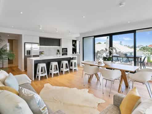 Hot home staging business - $500k + returns