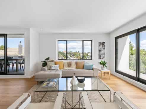 Hot home staging business - $500k + returns