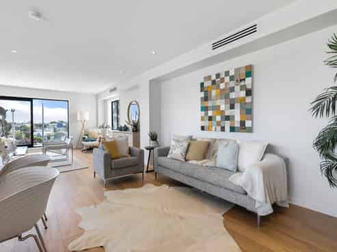 Hot home staging business - $500k + returns