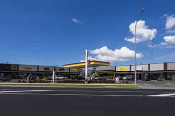 Be Part of the Busy Oak Junction!