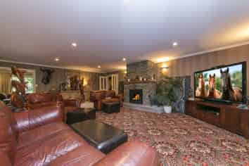 RESIDENTIAL LIFESTYLE PROPERTY WITH INCOME